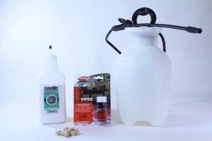 SMALL CARPENTER BEE KIT WITH SPRAYER